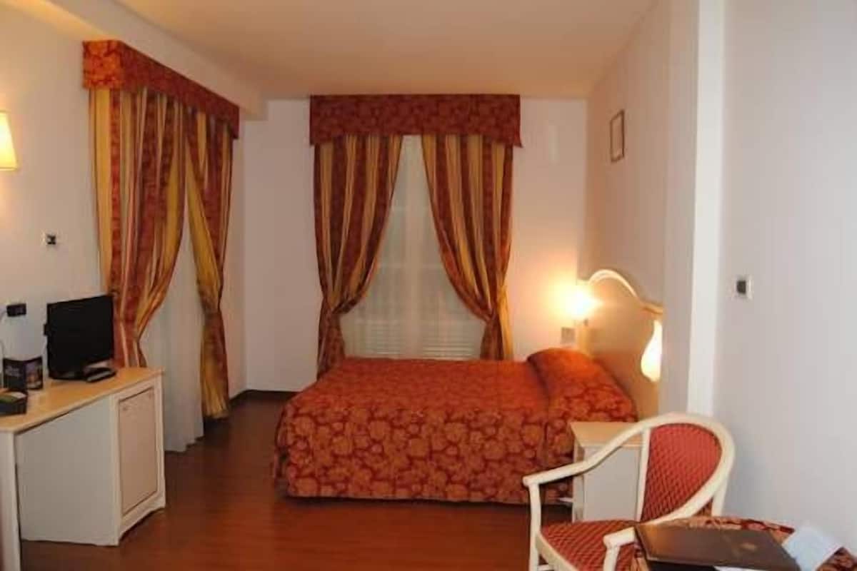 Superior-Doppel- oder -Zweibettzimmer