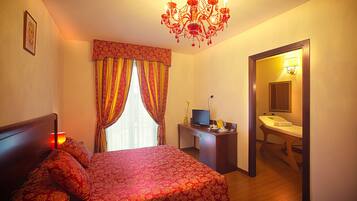 Junior Suite | In-room safe, desk, soundproofing, free WiFi