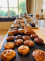 Café da manhã com buffet grátis todos os dias