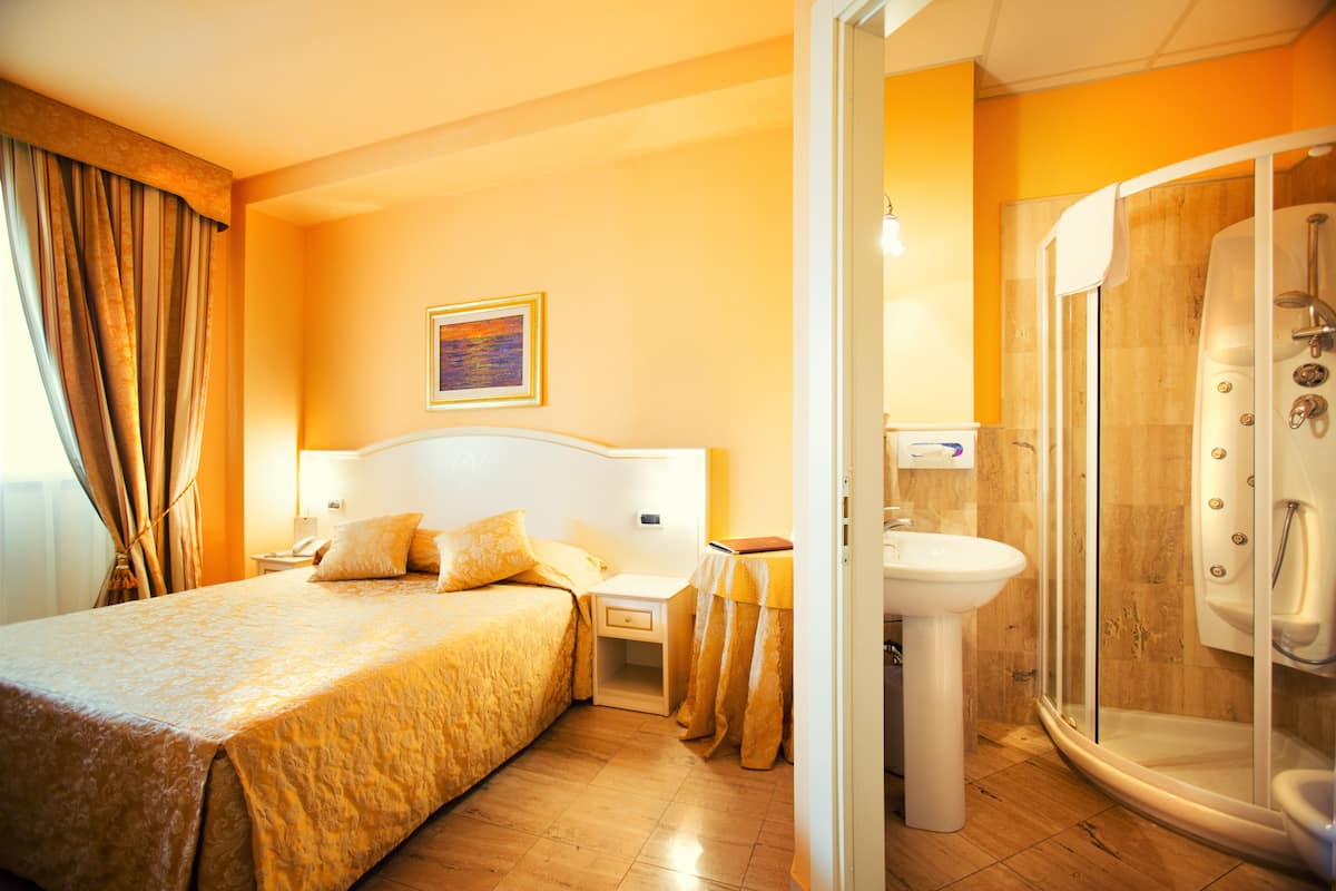 Standard Double or Twin Room | In-room safe, desk, soundproofing, free WiFi