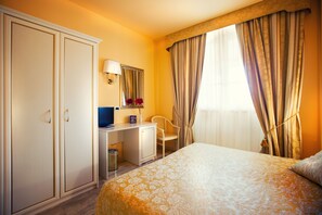 Standard Double or Twin Room | In-room safe, desk, soundproofing, free WiFi - Hotel Vedute (Fucecchio)