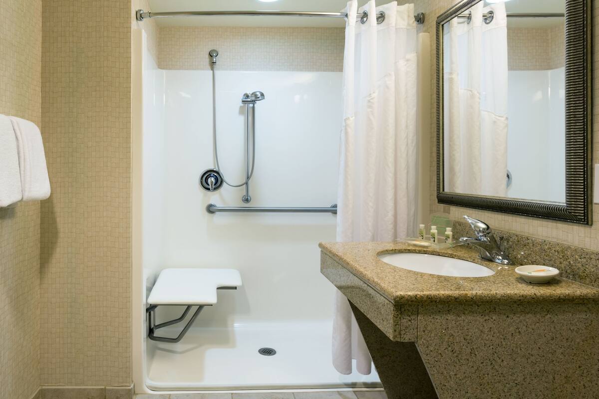 Suite, 1 Schlafzimmer, barrierefrei (Mobility, Roll-In Shower)