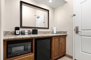 Minibar - Hampton Inn & Suites Arroyo Grande/Pismo Beach Area, CA (Arroyo Grande)
