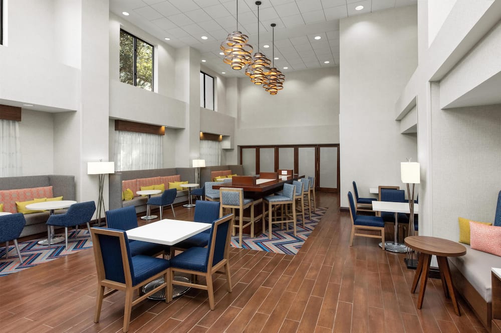 Hampton Inn & Suites Arroyo Grande/Pismo Beach Area, CA