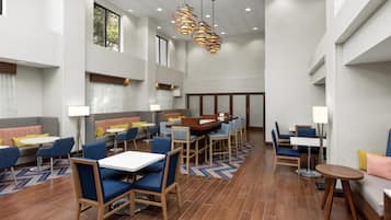 Desayuno bufé gratuito y diario