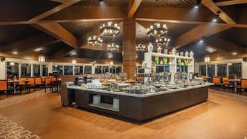 2 restaurants, international cuisine
