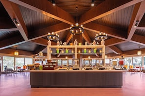 2 間餐廳;多國菜