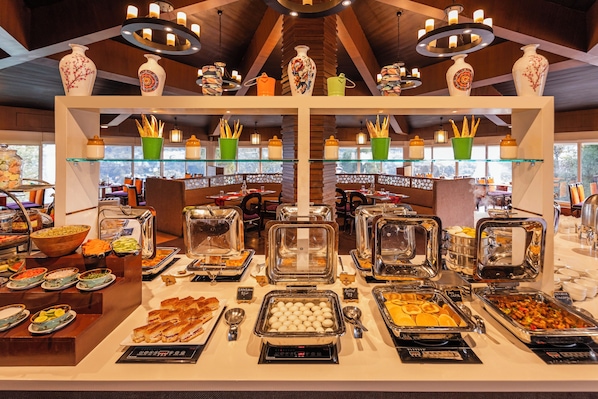 2 restaurantes, cocina internacional