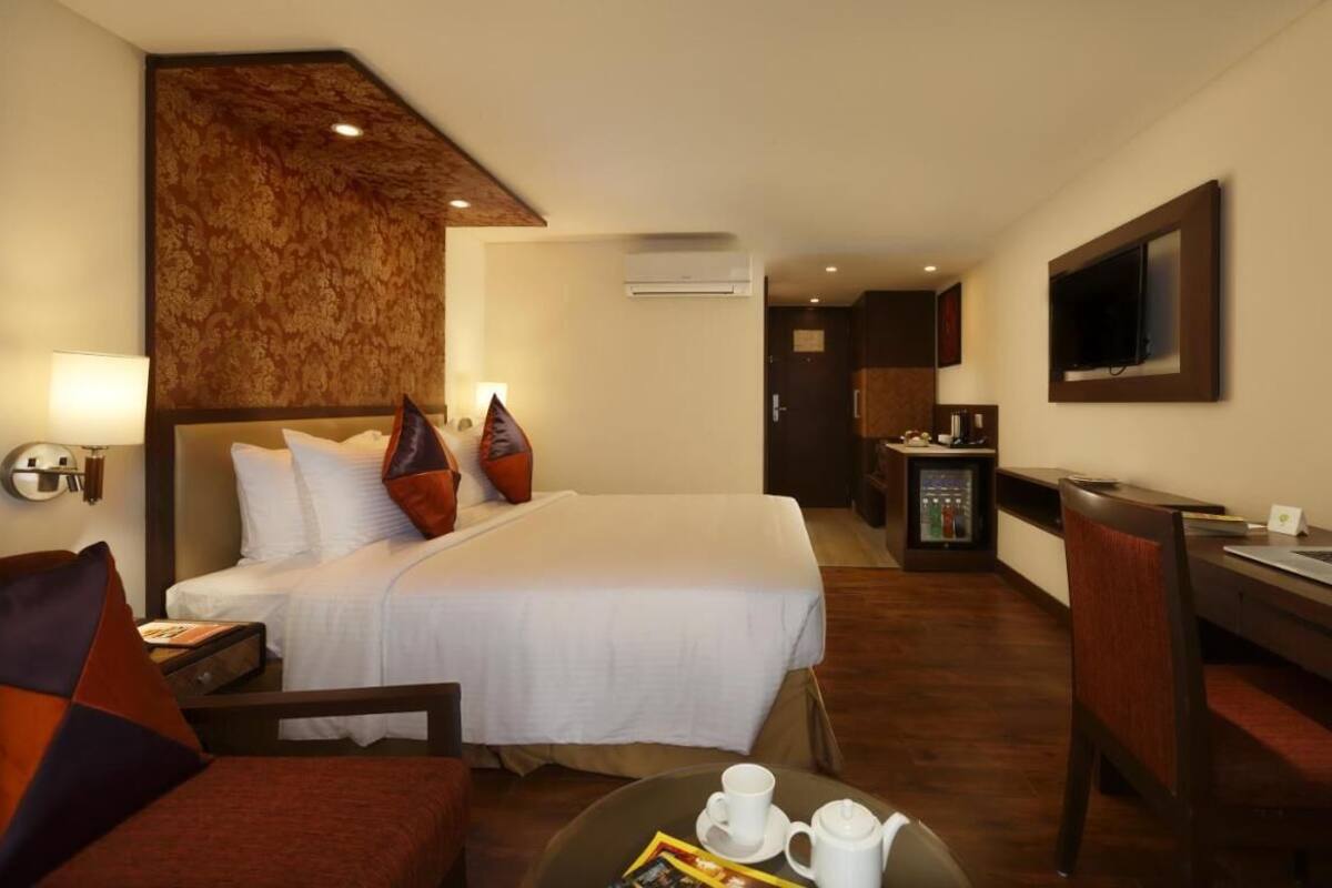 In-room safe, desk, laptop workspace, iron/ironing board (on request)