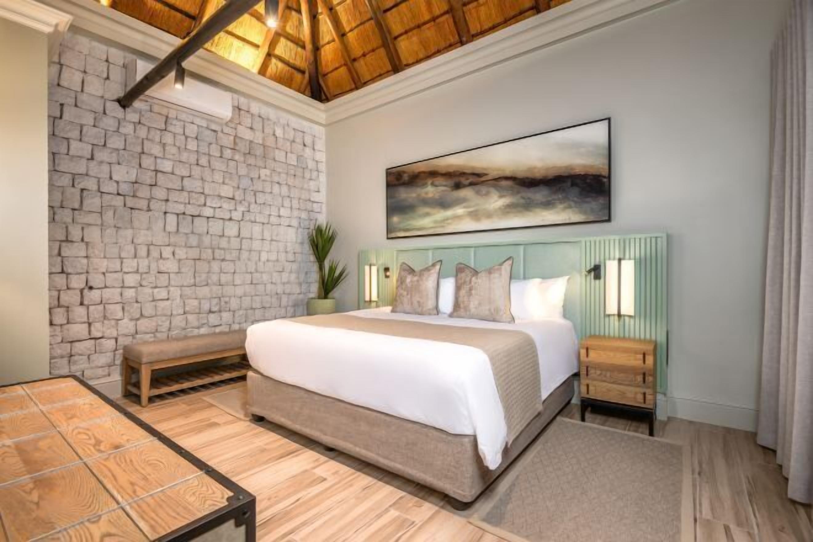 Minibar, in-room safe, free WiFi, bed sheets