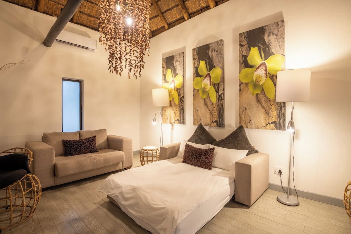 Familierom | Minibar, safe på rommet, wi-fi (inkludert) og sengetøy