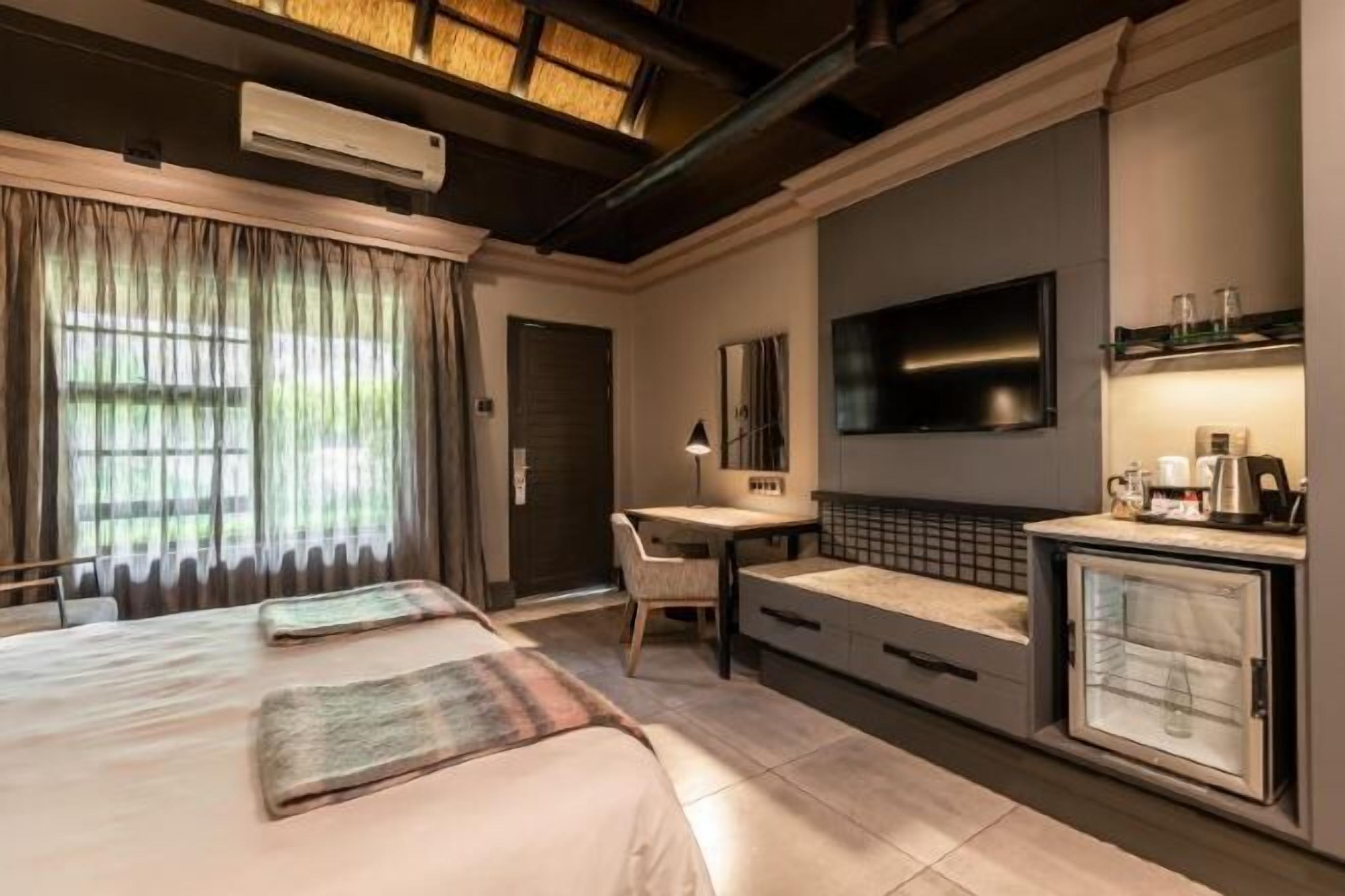 Minibar, in-room safe, desk, free WiFi