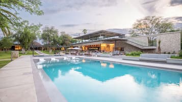 2 outdoor pools, free cabanas, pool umbrellas