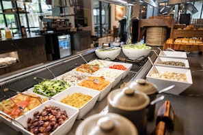 2 restaurants; breakfast, lunch, and dinner served - Mokuti Etosha (Tsumeb)