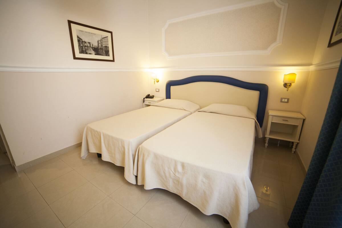 Literie hypoallergénique, matelas Select Comfort, minibar