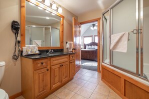 Premier Cabin, 4 Bedrooms | Bathroom | Combined shower/bathtub, free toiletries, towels - The Lodges at Table Rock Lake by Capital Vacations (Branson)