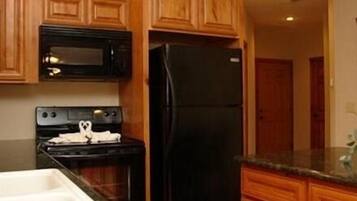 Refrigerador, microondas, lavavajillas y cafetera y tetera