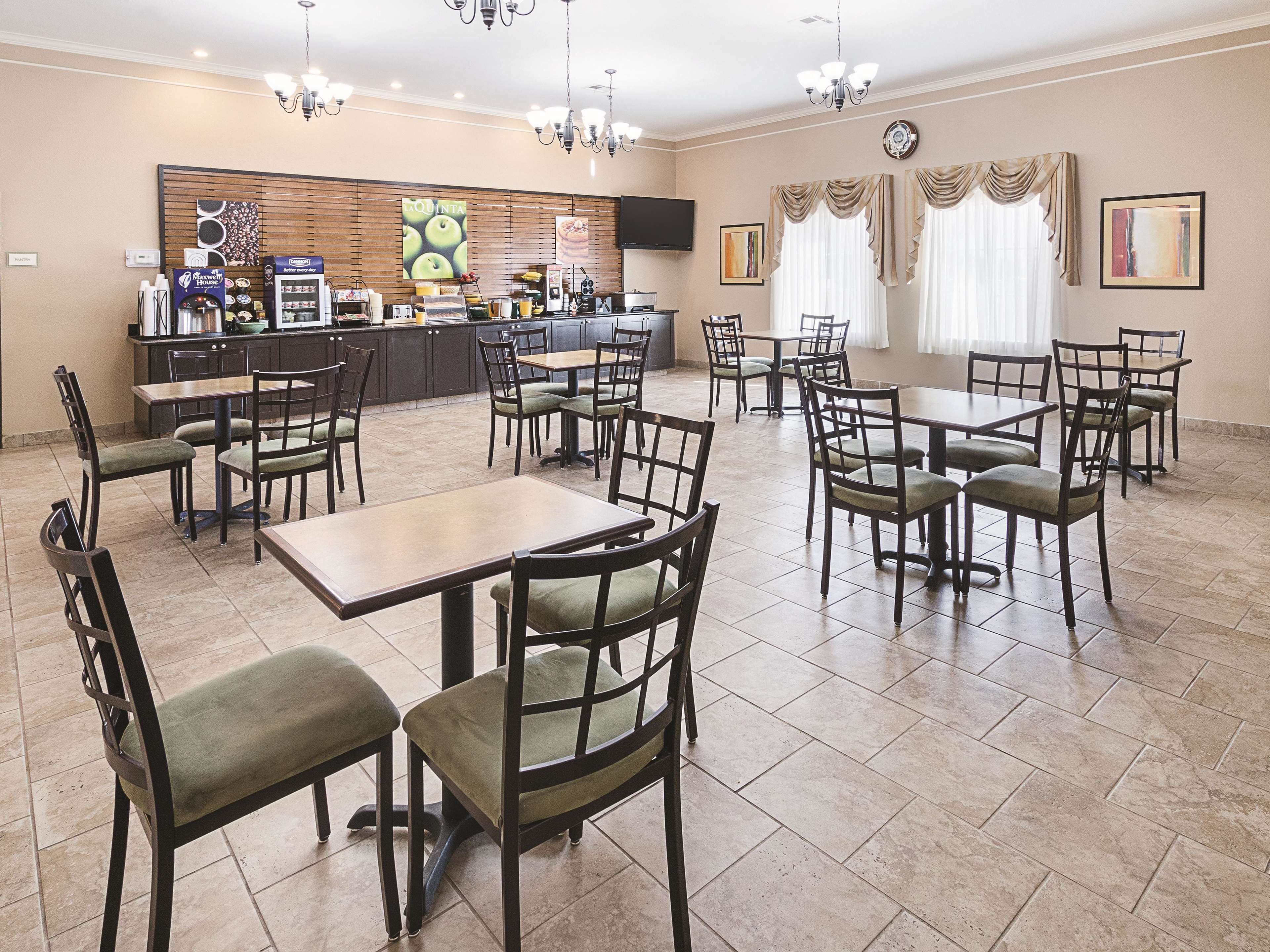 Free daily full breakfast 