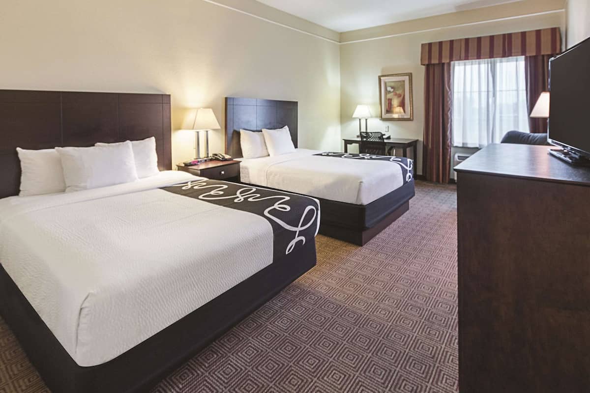 Premium bedding, down duvets, desk, iron/ironing board