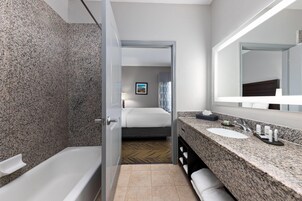 Deluxe Apartment, 1 King Bed, Non Smoking (Executive) | Bathroom | Combined shower/tub, hair dryer, towels, soap