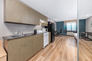 Apartment, 1 King Bed, Non Smoking | Premium bedding, desk, laptop workspace, blackout curtains