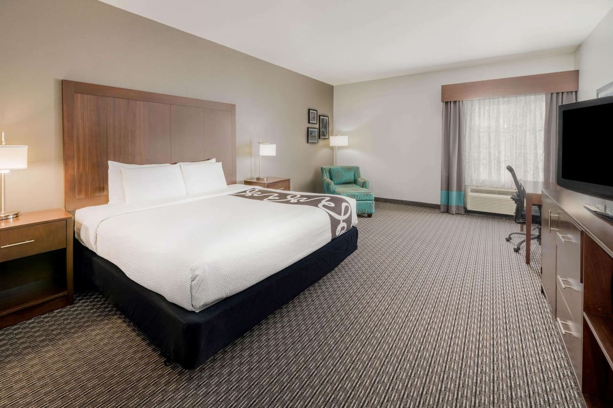 Room, 1 King Bed, Accessible, Non Smoking (Tub with Grab Bars) | 1 bedroom, pillowtop beds, desk, laptop workspace