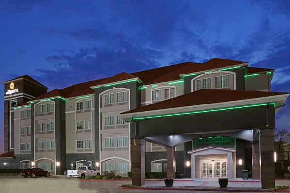 Exterior - La Quinta Inn & Suites by Wyndham Fort Worth Arlington West (Fort Worth)
