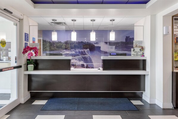 Reception - SureStay Plus Hotel by Best Western Niagara Falls East (Niagara Falls)