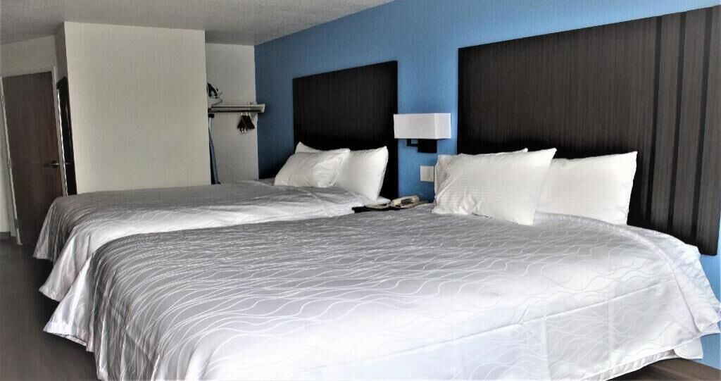 Desk, laptop workspace, iron/ironing board, free WiFi