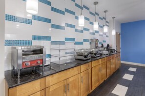 Buffet déjeuner gratuit tous les jours