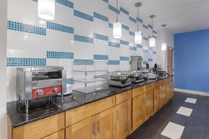 Buffet déjeuner gratuit tous les jours
