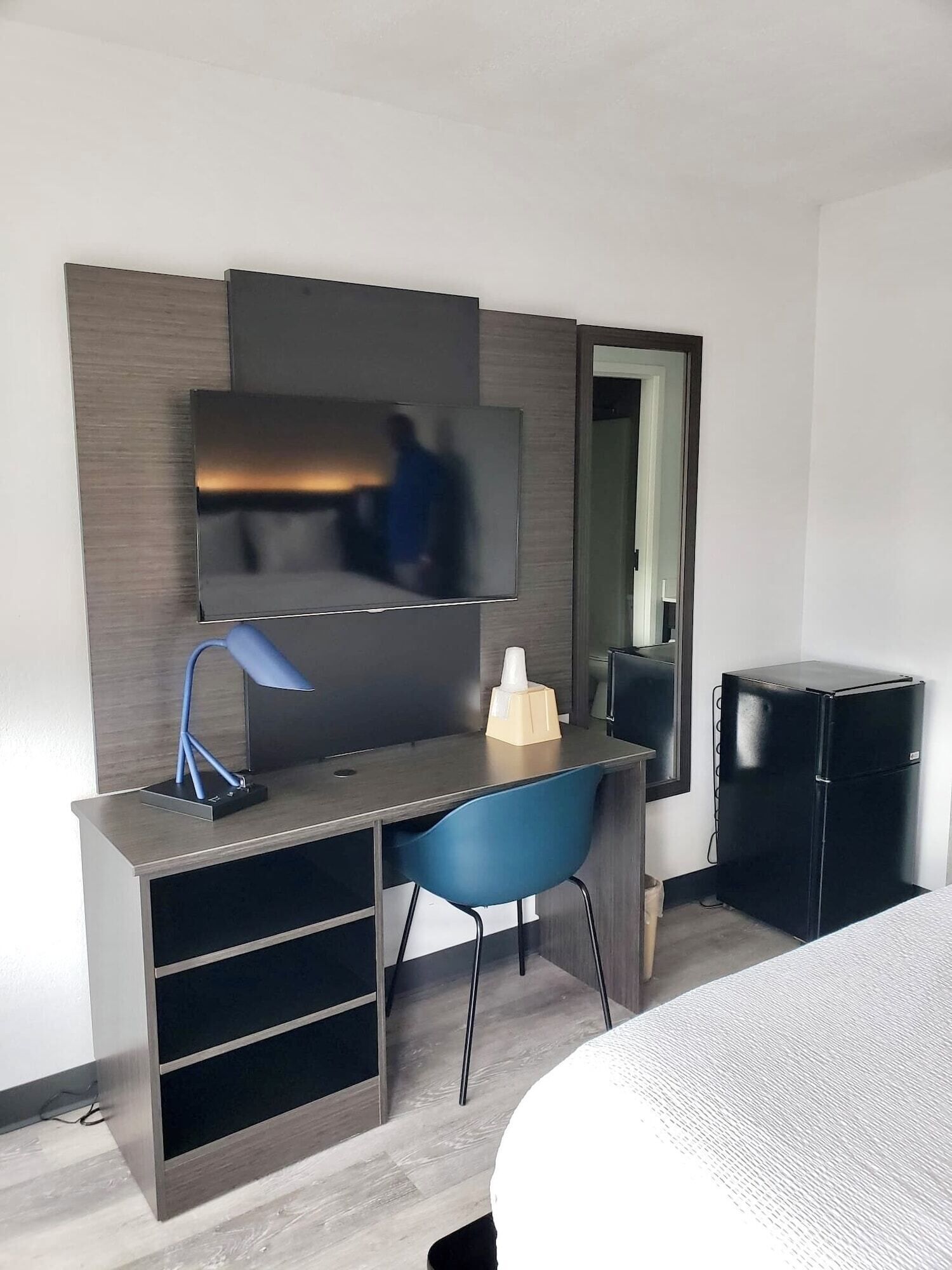 واي فاي مجانًا وملاءات أسرّة