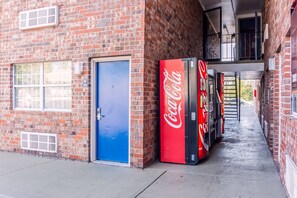 ماكينة بيع آلية