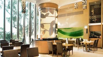 Breakfast, lunch served; Chinese cuisine, ocean views
