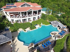 Outdoor pool, pool umbrellas, pool loungers - Calabash Cove Resort And Spa - Adults Only (Gros Islet)