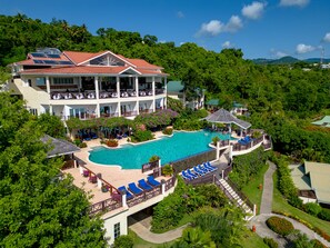 Outdoor pool, pool umbrellas, pool loungers - Calabash Cove Resort And Spa - Adults Only (Gros Islet)