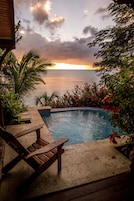 Water’s Edge Cottage | Terrace/patio