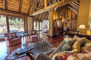 Villa Zindoga | Premium bedding, pillowtop beds, minibar, in-room safe