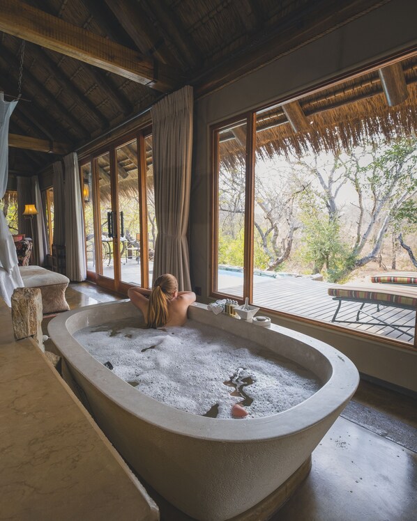 Superior Suite | Bathroom | Separate tub and shower, deep soaking tub, designer toiletries