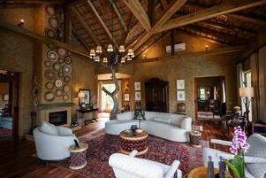 Villa Somopane | 起居区 | 壁炉