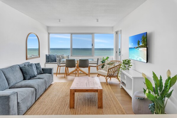 3 Bedroom Apartment - Seaspray Apartments - Property Adjacent | Decoración personalizada y muebles diferentes 