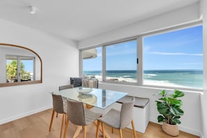In-room dining - Rolling Surf Resort (Kings Beach)