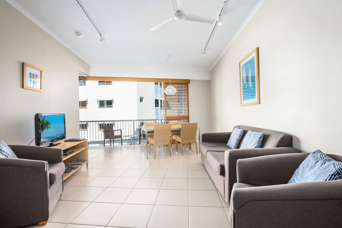 2 Bedroom Balcony - Poolside Tower | Living area