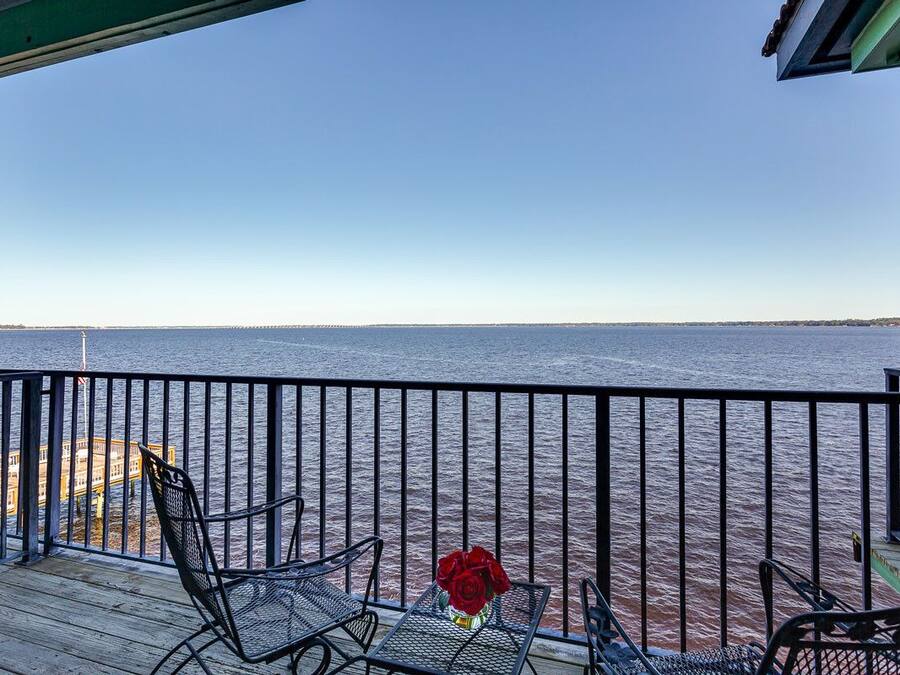 Zimmer, 1 King-Bett (River Suite 303) | Balkon