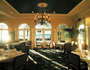 Interior - Club Continental (Orange Park)
