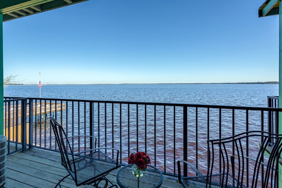 客房, 1 張特大雙人床 (River Suite 203) | 陽台