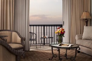 Room, 1 King Bed (River Suite 303) | Individually decorated, individually furnished, desk, laptop workspace