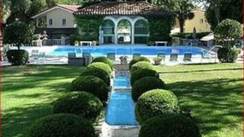 3 piscine all'aperto