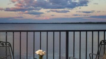 River suite 205