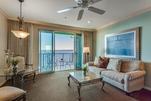 Habitación, 1 cama de matrimonio grande (River Suite 203) | Decoración individual, mobiliario individual, escritorio